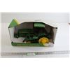 Image 1 : John Deere 8400T Tractor Die Cast - 1/16