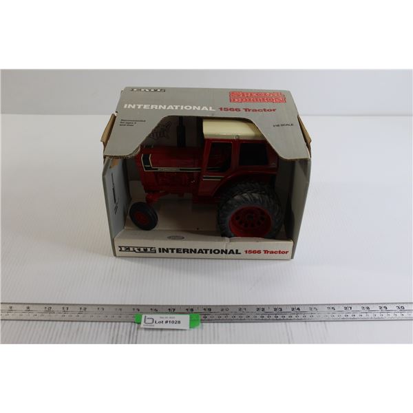 ERTL International 1566 Tractor  w/ Duals Die Cast - 1/16