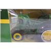 Image 2 : Spec Cast John Deere 1942 Model "LA" with L-12 Cultivator Die Cast - 1/16