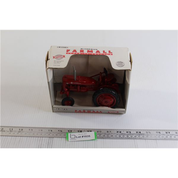 ERTL McCormick Farmall Super AV Tractor Die Cast - 1/16