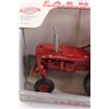 Image 2 : ERTL McCormick Farmall Super AV Tractor Die Cast - 1/16