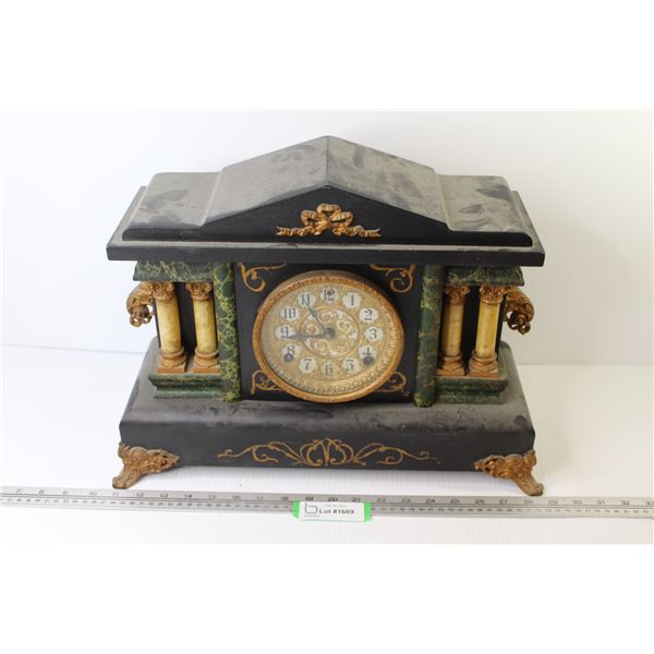 Vintage Sessions Mantle Clock (Running & Chimes)