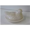 Image 2 : Vintage Milk Glass 4" Hen in Basket