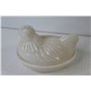 Image 3 : Vintage Milk Glass 4" Hen in Basket