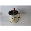 Image 2 : Flour Sifter, Mini Rolling Pin, "Soul Music" Plate