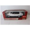 Image 2 : Sun Star U.S.A. Collectibles 1961 Impala - Die Cast 1:18 Scale - In Box