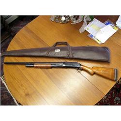 Winchester model #1897 12-gauge pump action serial #D387670 with brown soft gun case (36)