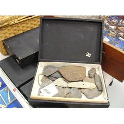 Large collection of approx. 30 pieces of slate ulus, arrowheads, etc (50)