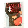 Image 1 : 2018 FALL FROM GRACE - DANIELLE STEEL (LARGE PRINT)