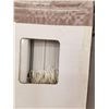 Image 2 : LOT DE 22 STORES EN VINYLE BLANC, GRANDEUR ASSORTIES