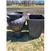 Image 3 : 4- huge planters, solid plastic, 2- 16" octagon planters 14" high, 2- 2' planters,1 round, 1 square