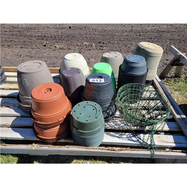 Mix of planters Good quality, 10 types, 7 green metal hanging baskets used