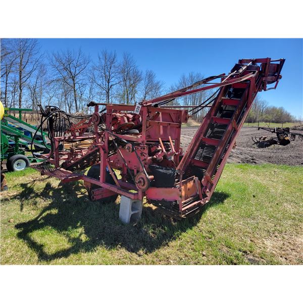 Carrot Harvester, 1 Row Complete machine PTO & hyd.