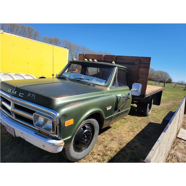 1970 GMC 1 ton, 12' Deck & hoist, Box & stock racks, 18" tires, 350 V8 standard 4-spd,  61,000 origi
