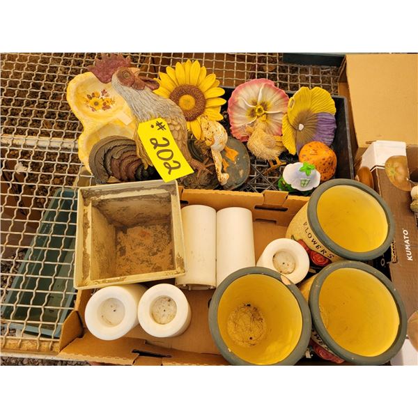 Flower pots, flower stakes, rooster, etc.