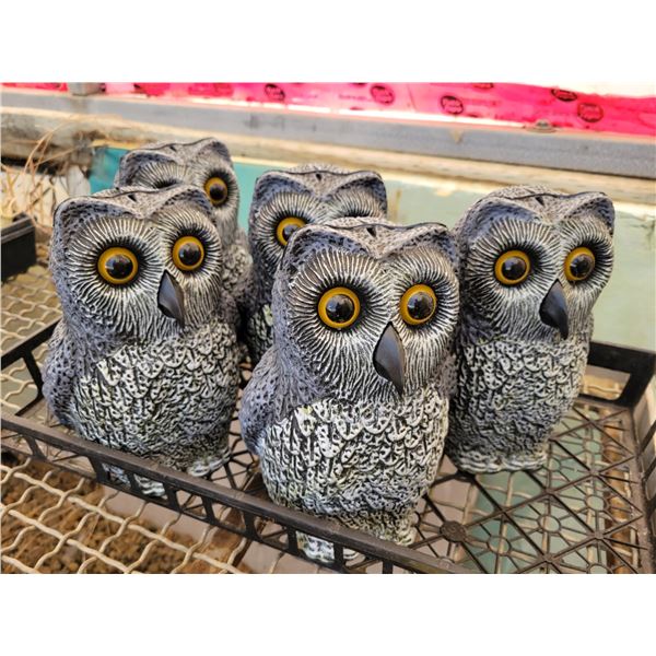 5 plastic owls