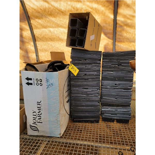 Qty of assort. carrying trays, 3 & 4" pots & plastic liners