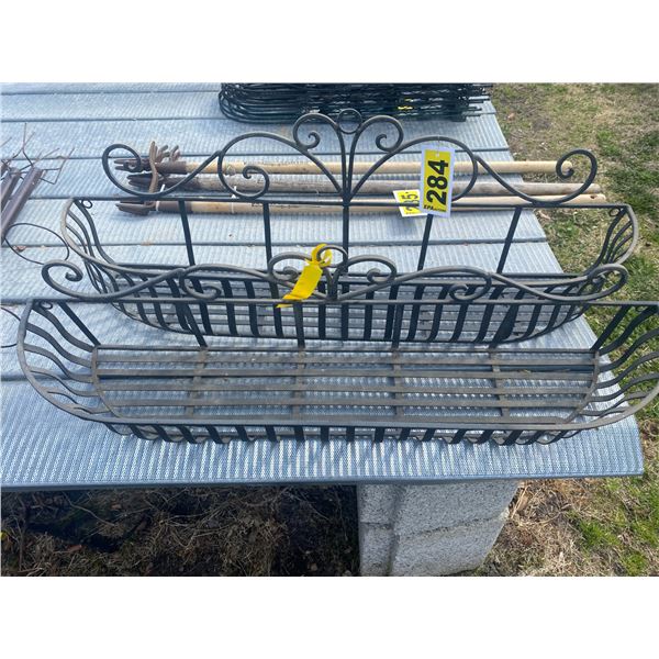 2 wall hanger planters