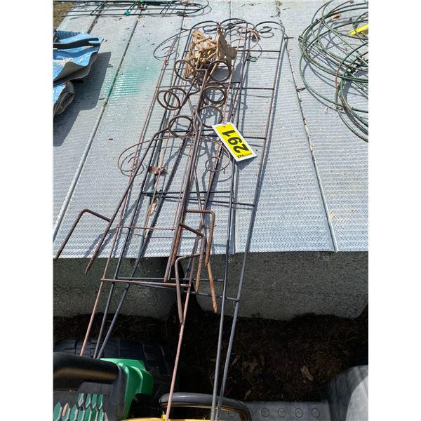 Qty of assort. Trellis