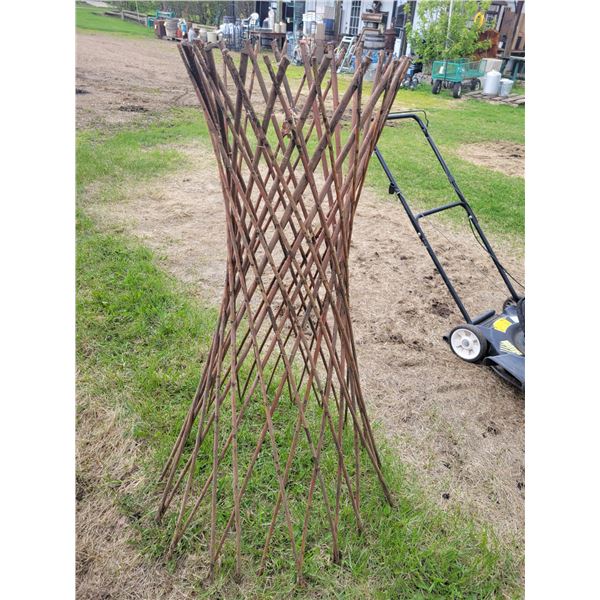5 wicker stands tri-pod