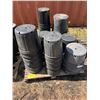 Image 1 : 10 piles assorted pots, 2 to 4-gal