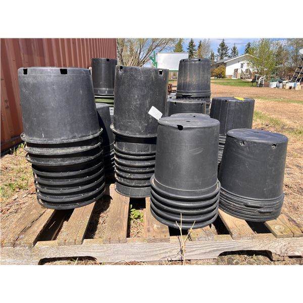 9- Piles or various pots, 2 to 4-gal