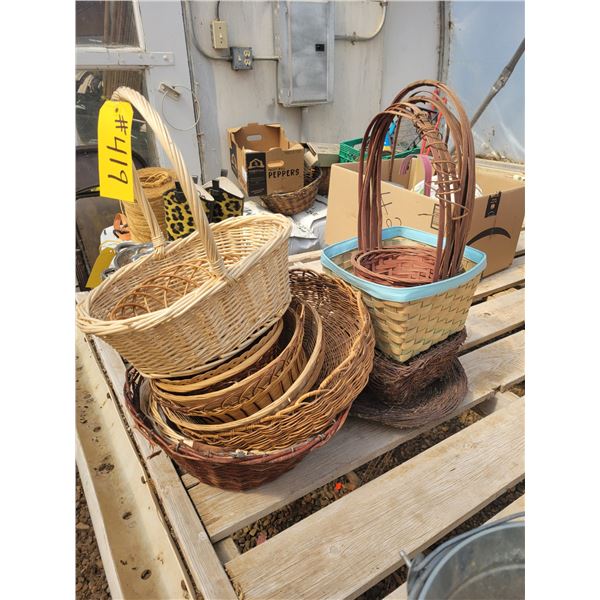 Asst wicker baskets