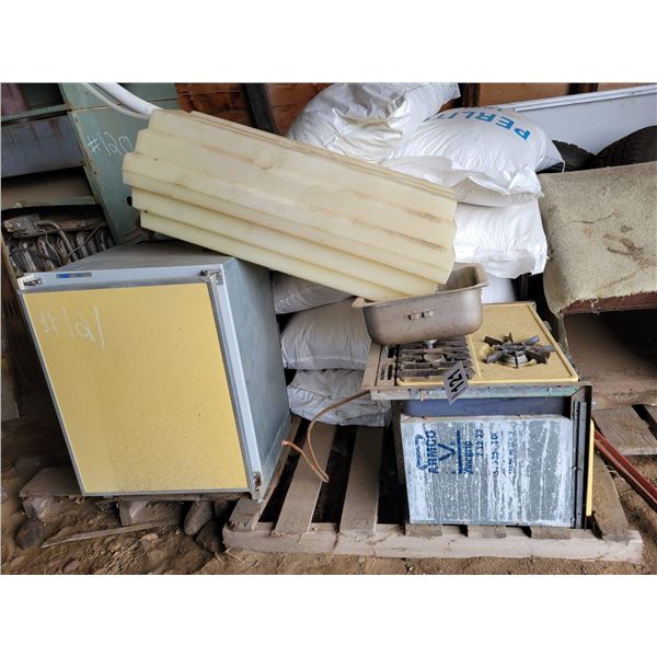 RV appliances, fridge, stove, toilet & water tank