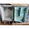 Image 4 : RV appliances, fridge, stove, toilet & water tank