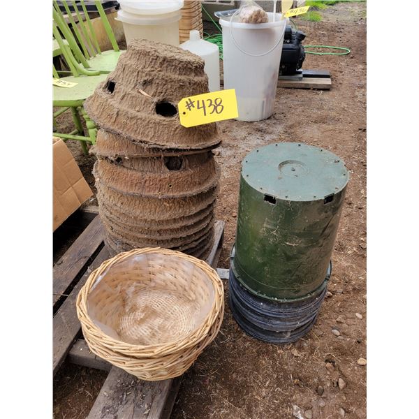 Qty of peat pots, 2-gal pots & wicker baskets