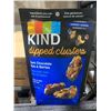 Image 1 : CASE LOT - KIND dipped clusters, dark chocoalte nuts & berries 8x113g