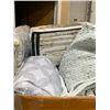 Image 3 : Lot of assorted bedroom home linens, whole box