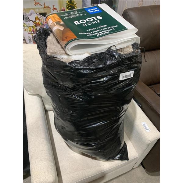 Lot of assorted bedroom home linens, whole bag