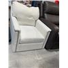 Image 3 : White decrotive chair