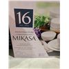 Image 2 : Huntington Mikasa 16 piece porcelain dinnerware set