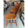 Image 3 : Maple Medium Finish Spindle Back Dinning Chairs - LOT of 4