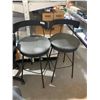 Image 2 : Lot of 2 Bar Stools / Cloth and Black Metal