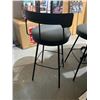 Image 5 : Lot of 2 Bar Stools / Cloth and Black Metal