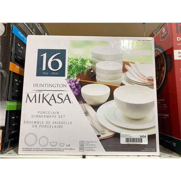 Huntignton Mikasa 16 piece porcelain dinnerware set