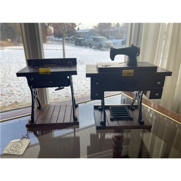 Vintage Old Fashioned Sewing Machine Theme - Hardwood Music Boxes