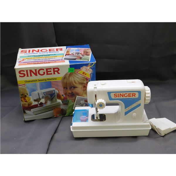 Vintage Singer Chainstitch Sewing Machine with Box