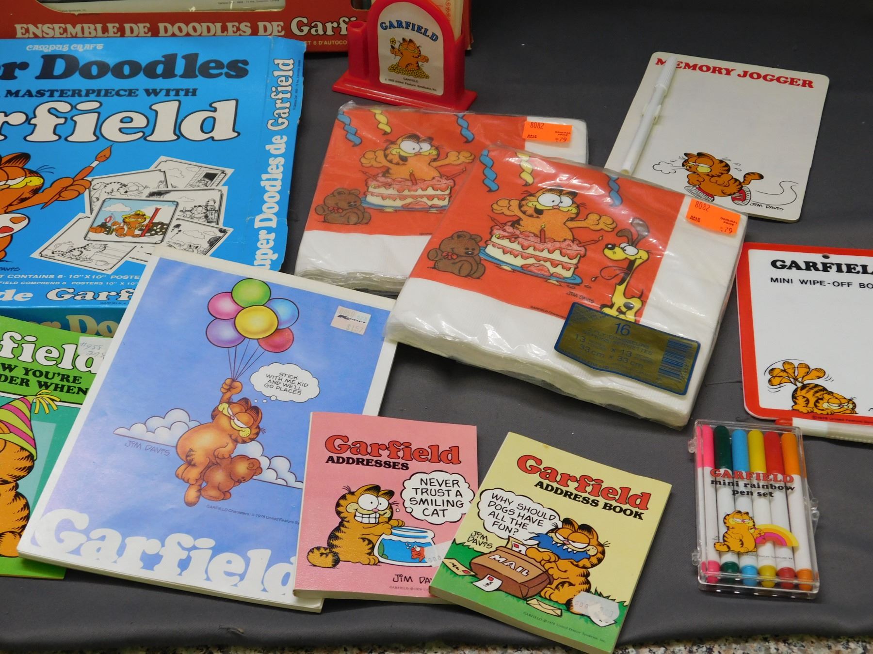 Vintage 1980s Garfield Stationary Notepads, Collectibles, Etc