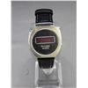 Image 2 : 1976 Bulova Quartz Red LED Screen Digital Watch