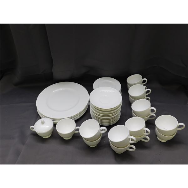 37pc White Wedgewood Bone China Dining Set Mugs, Dinner Plates, Saucers, Etc