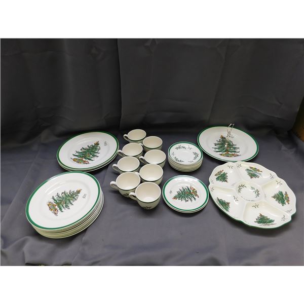Lot of 31pcs Spode England Christmas Tree Tea / Dinner Pieces