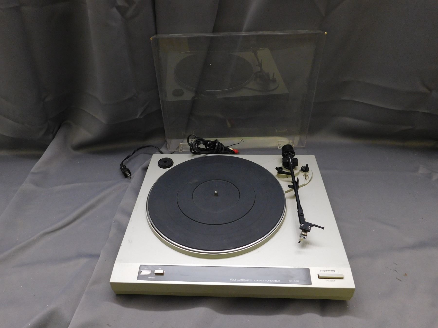 Rotel Semi Automatic Turntable Record Player RP-820 (no hinges)