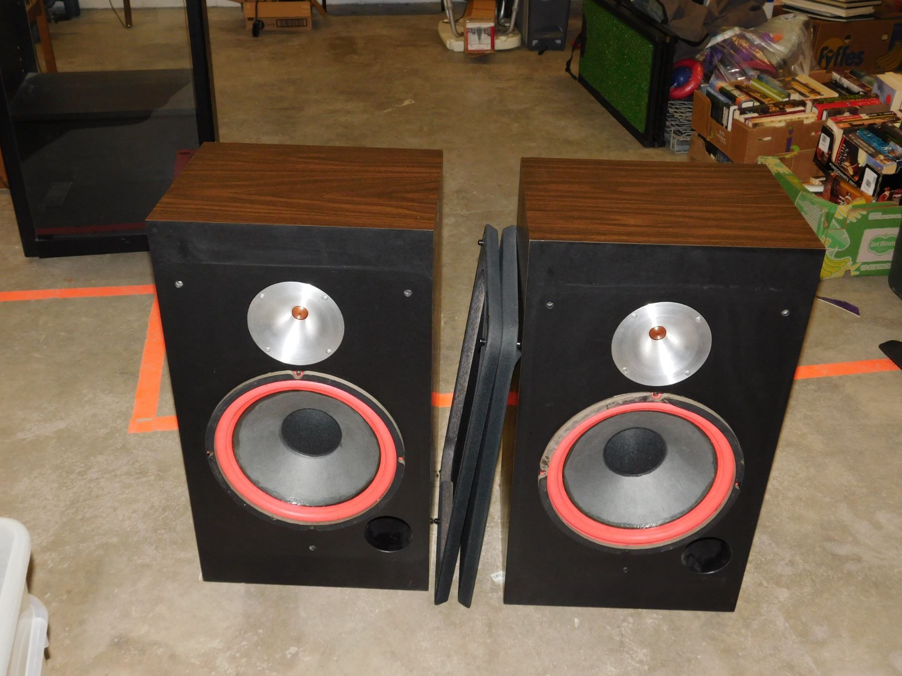 Pair of Sound Dynamics Made in Canada Floor Speakers