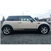 Image 10 : A8 --  2004 MINI COOPER , White, 212,213 KM