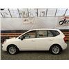 Image 23 : B4 --  2012 KIA RONDO, White, 88614 KM