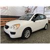 Image 3 : B4 --  2012 KIA RONDO, White, 88614 KM